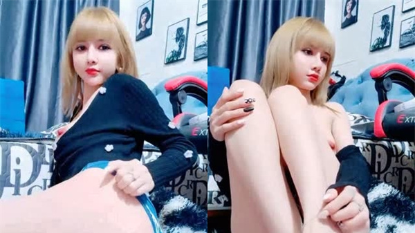 金发尤物的黑丝美腿极品诱惑，瞬间让鸡儿梆硬！